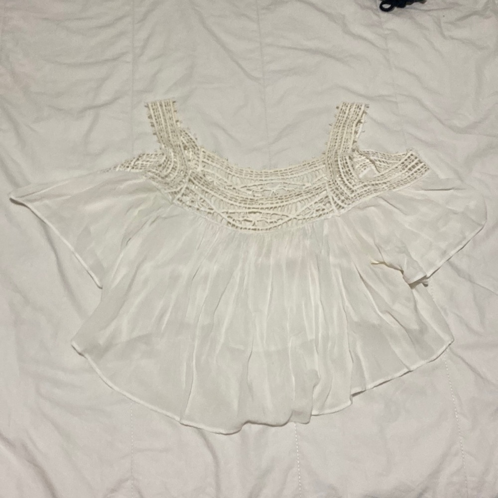 Lush cold shoulder flowy crop top